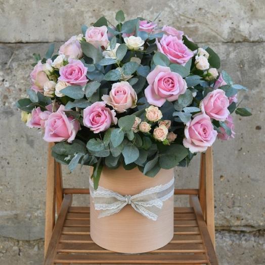 Hat box with delicate roses