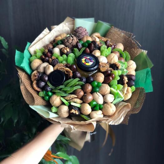 Букет из орехов и сухофруктов Алтай
