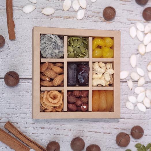 Caja de nueces y frutas secas