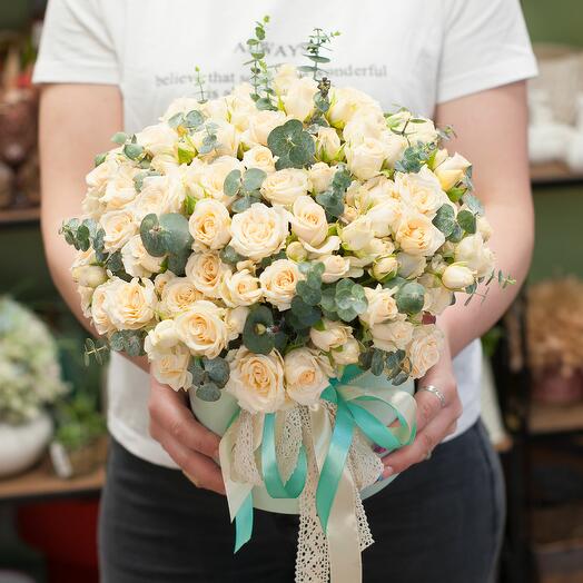 A box with flowers Cream caramel