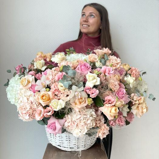 A chic basket with flowers