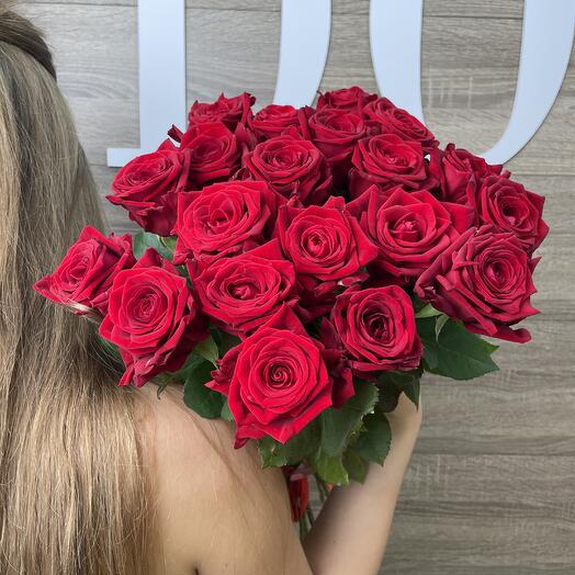 Ramo de 21 rosas rojas de 60 cm