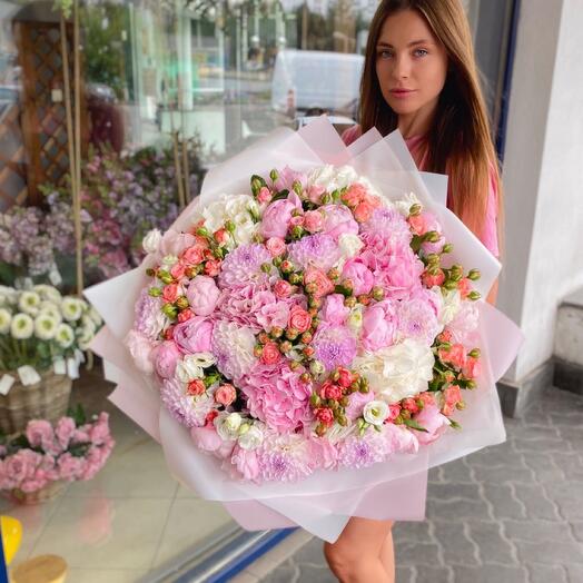 Ramo con peonías, Dalias, hortensias