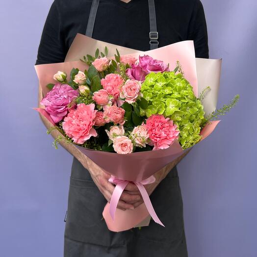 Bouquet "Memoirs of a Geisha" with green hydrangea and roses