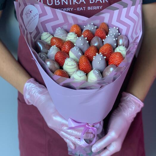 Ramo de fresas y fresas en chocolate belga