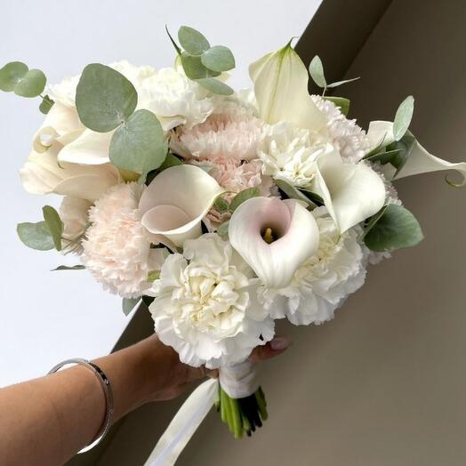 Ramo de novia con callas y Dianthus