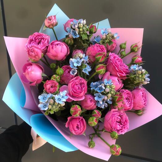 A bright bouquet with a peony-shaped rose and Tweeds