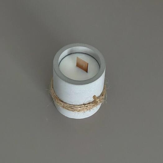 Свеча в подсвечнике