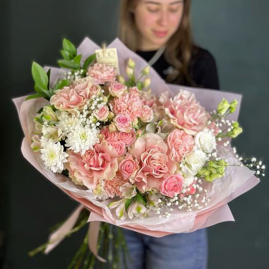 Delicate pink bouquet with French roses (030)