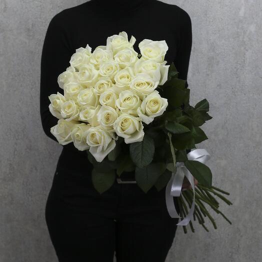 25 white Avalanche roses 80 cm