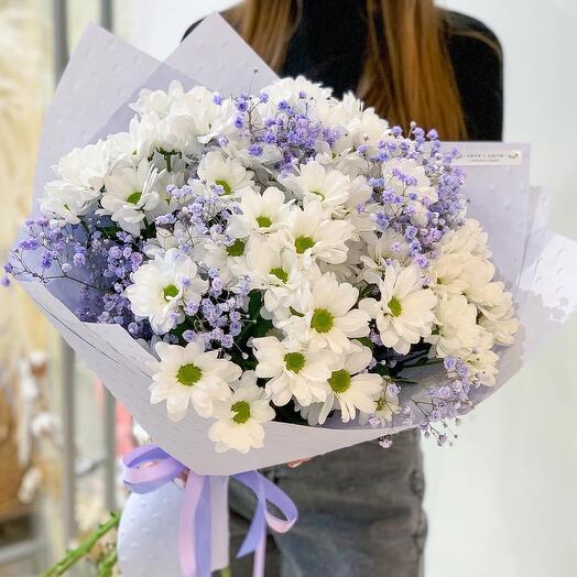 Bouquet of chrysanthemums and gypsophila