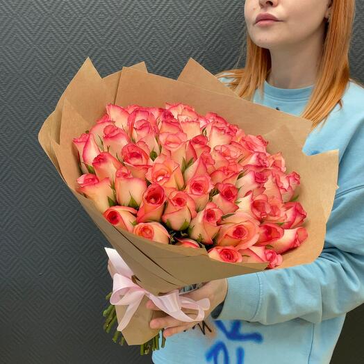 51 роза в упаковке