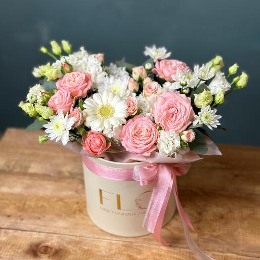 Composición delicada con rosa de peonía arbustiva y Lisianthus (053)
