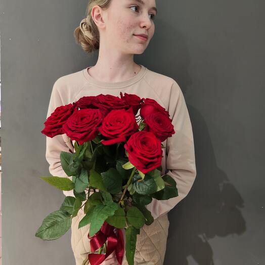 9 red roses under the ribbon