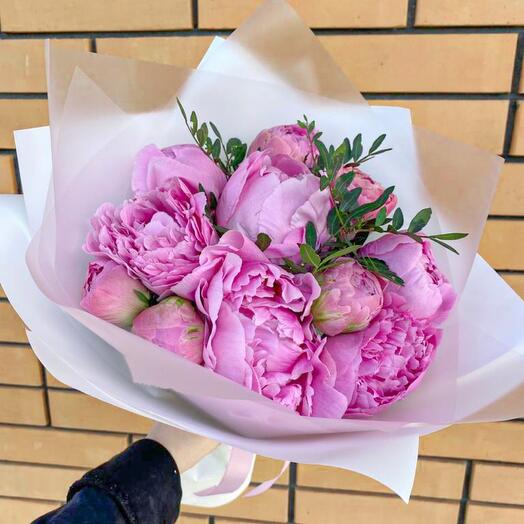 Bouquet of pink peonies