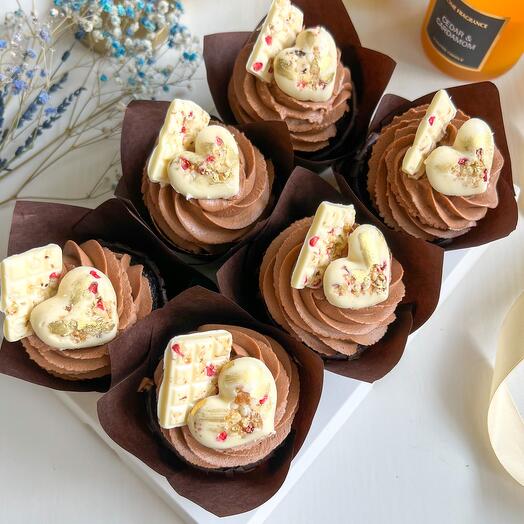 Мега шоколадные капкейки с кремом из шоколада и шоколадным декором