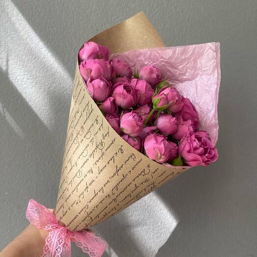 Букет из пионовидной розы в крафте 💕