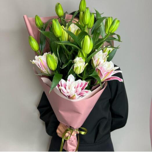 5  Pink Lilly Bouquet