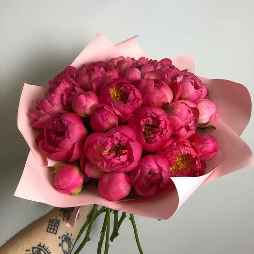 25 коралловых пионов