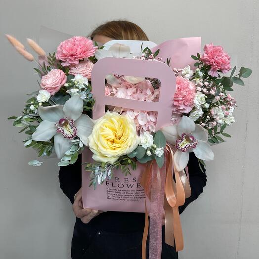 Орхидея с гортензией в сумочке 🌷