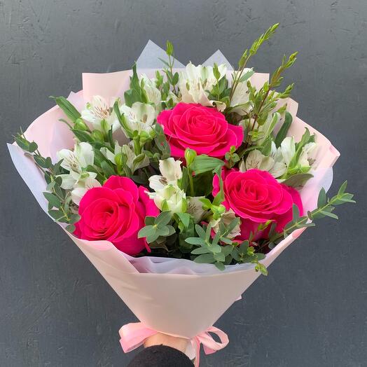 Ramo de alstroemeria, rosas, verdes del Marqués