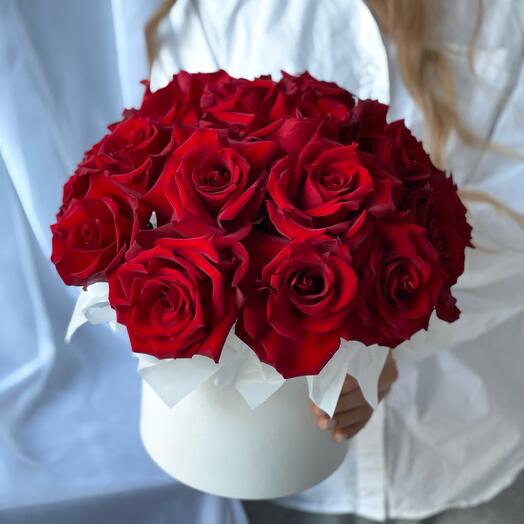 Composición de 21 rosas rojas