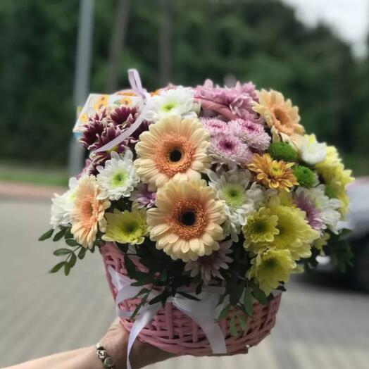 Səbətdə papatyalar