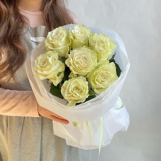 7 peony-shaped roses