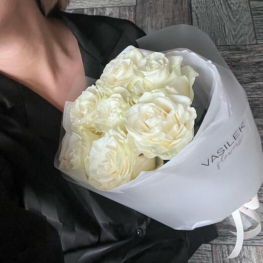 Monobloque de rosas blancas