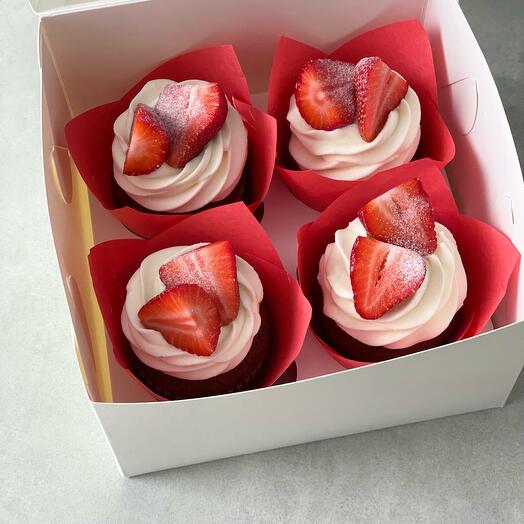 Шоколадные капкейки с клубникой набор 4 шт на 14 февраля День влюбленных