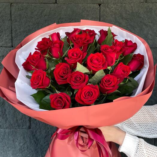 25 роз красные