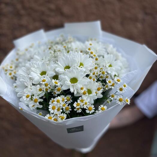 Bouquet of bush chrysanthemums and bush daisies
