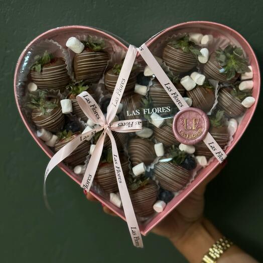 Strawberries in Belgian milk chocolate Calebaut