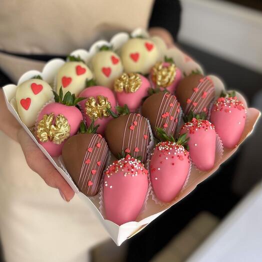 Клубника в шоколаде «Орех»