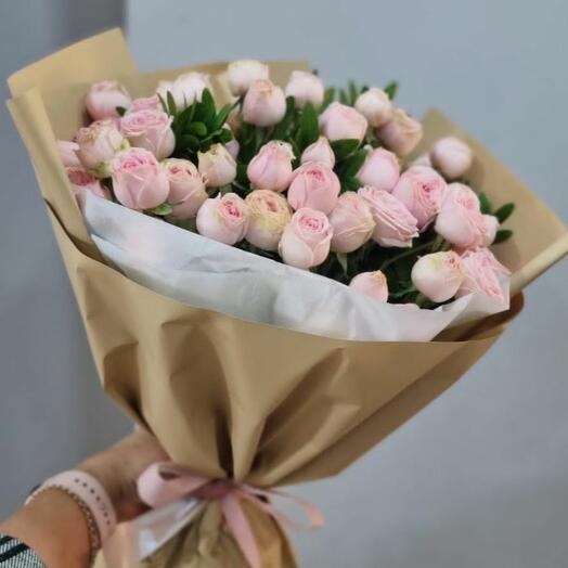 Букет из 11 пионовидных спрей роз от Цветочного магазина Оранж Алматы