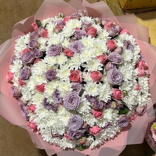 White chrysanthemum and rose