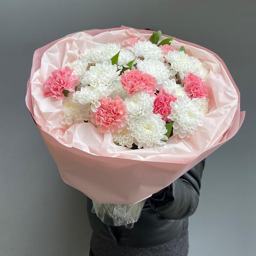 Delicate bouquet of chrysanthemum - dianthuses