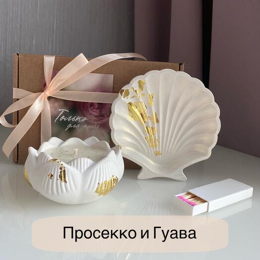 Свеча- лотос «Просекко и гуава» и подставка- ракушка с позолотой