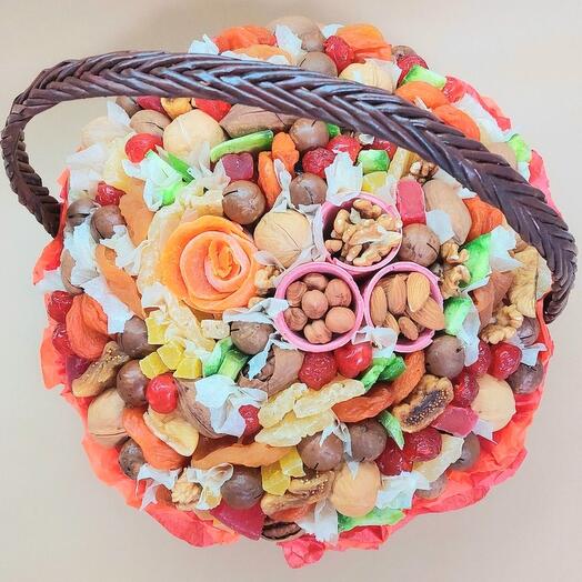 Корзина орехов и сухофруктов"Ассорти»