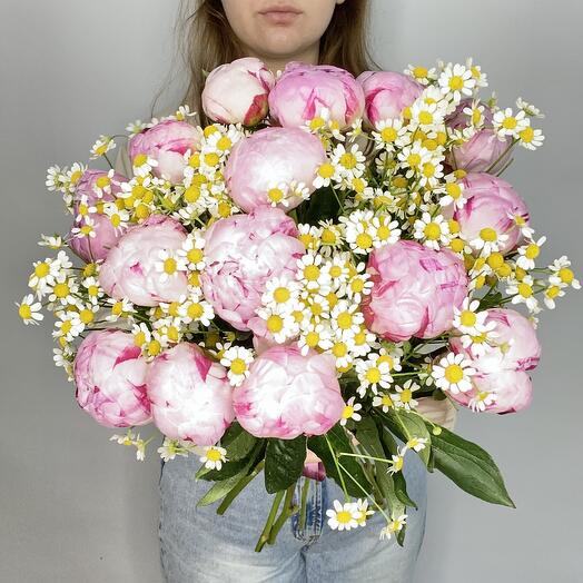 Пионы и ромашки