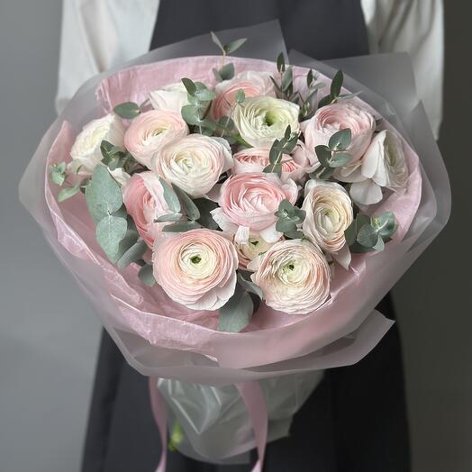 Ранункулюсы 15 шт. с эвкалиптом