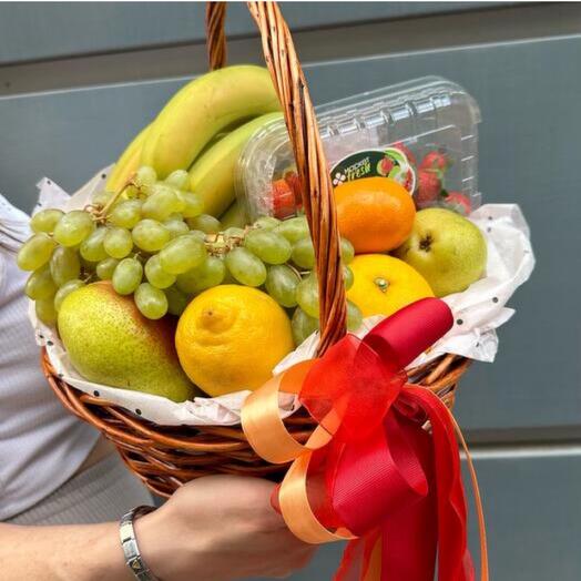 Корзина с фруктами