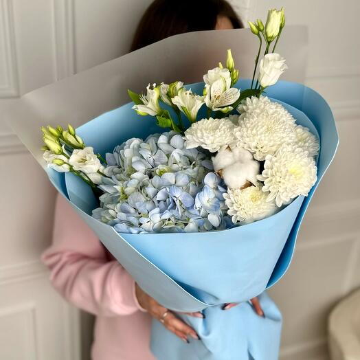 Голубой букет с хризантемой и гортензией💙