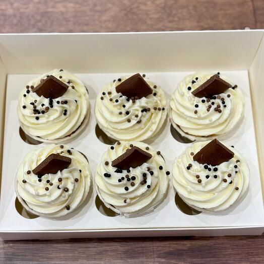 Капкейки с вяленой вишней и шоколадом 6 штук