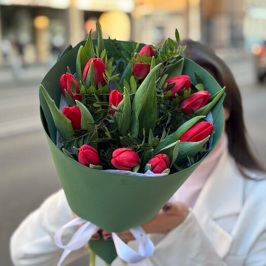 Красные тюльпаны 11штук