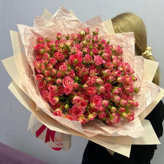 Bouquet of pink bush roses