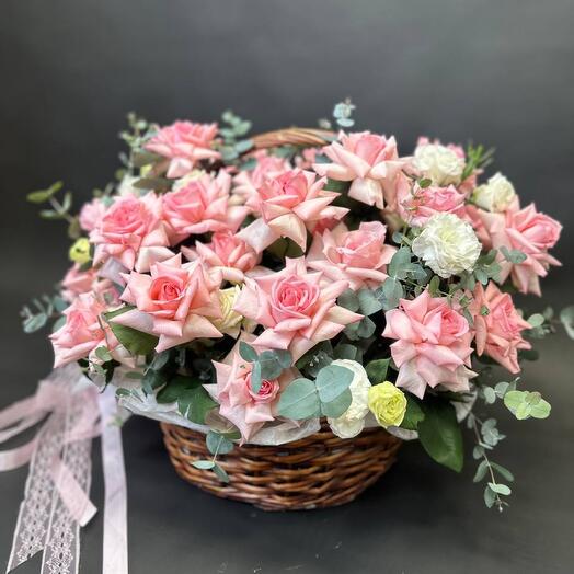 Корзина с французскими розами