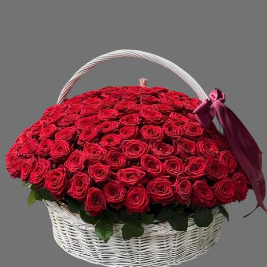 201 красная роза в корзине