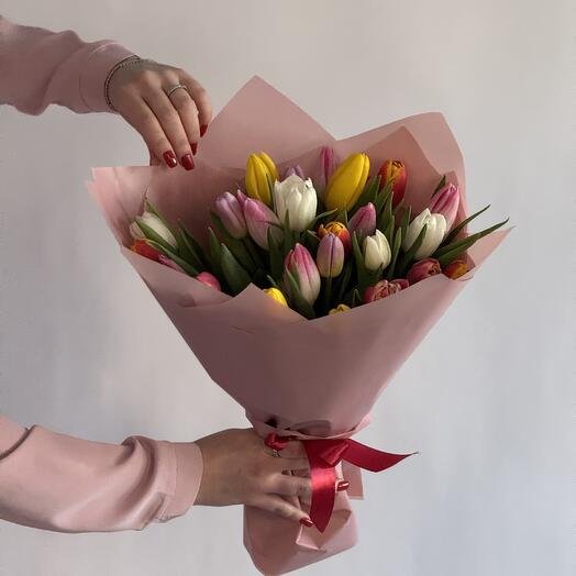 Bouquet of 25 tulips in a pink package