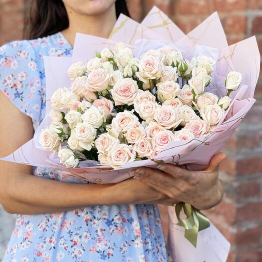 Bouquet of pink spray roses